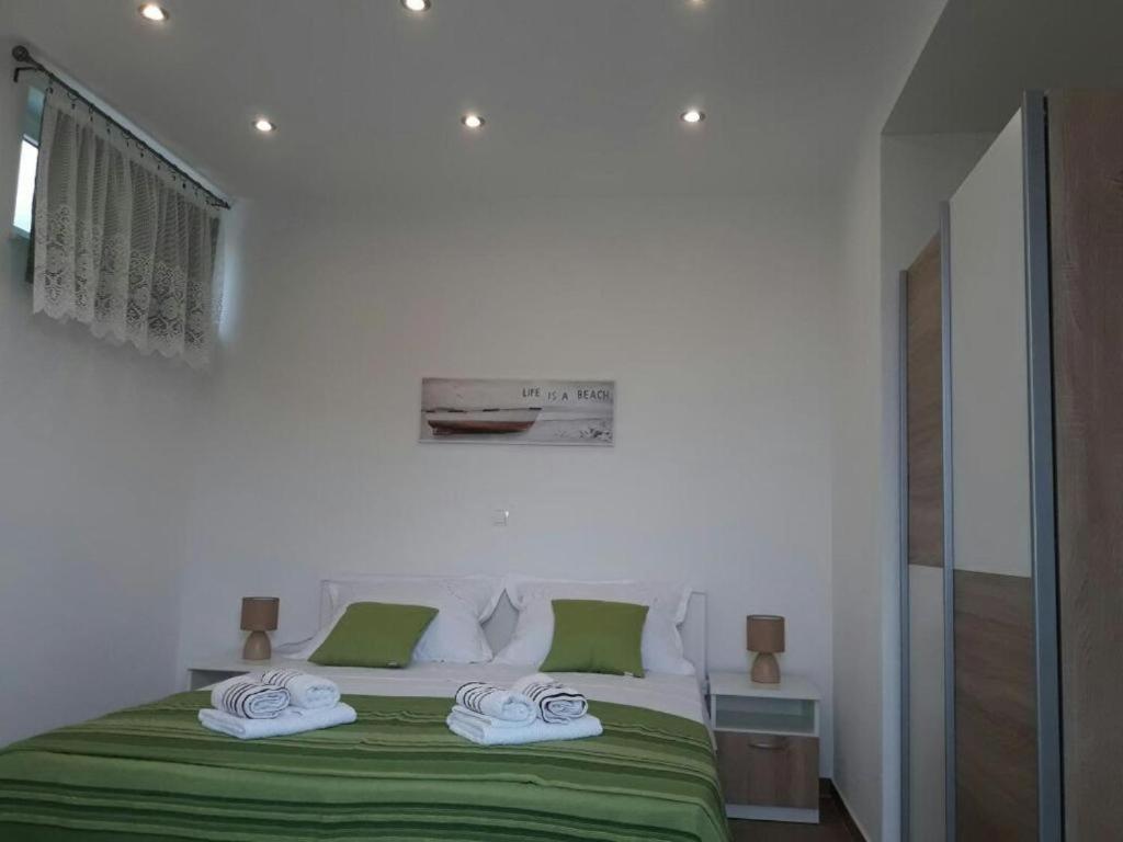 Regina Del Mare Apartment Slatine Luaran gambar