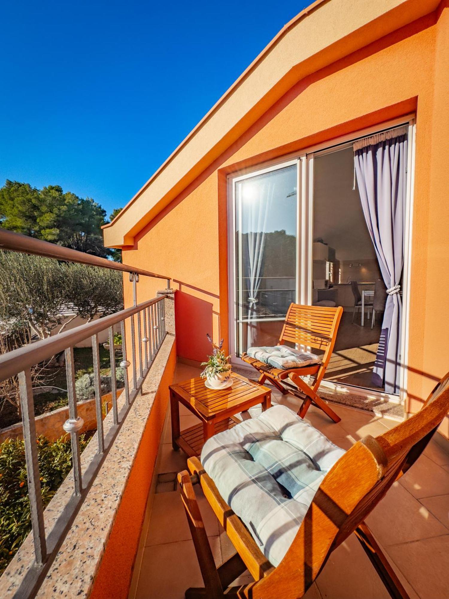 Regina Del Mare Apartment Slatine Luaran gambar