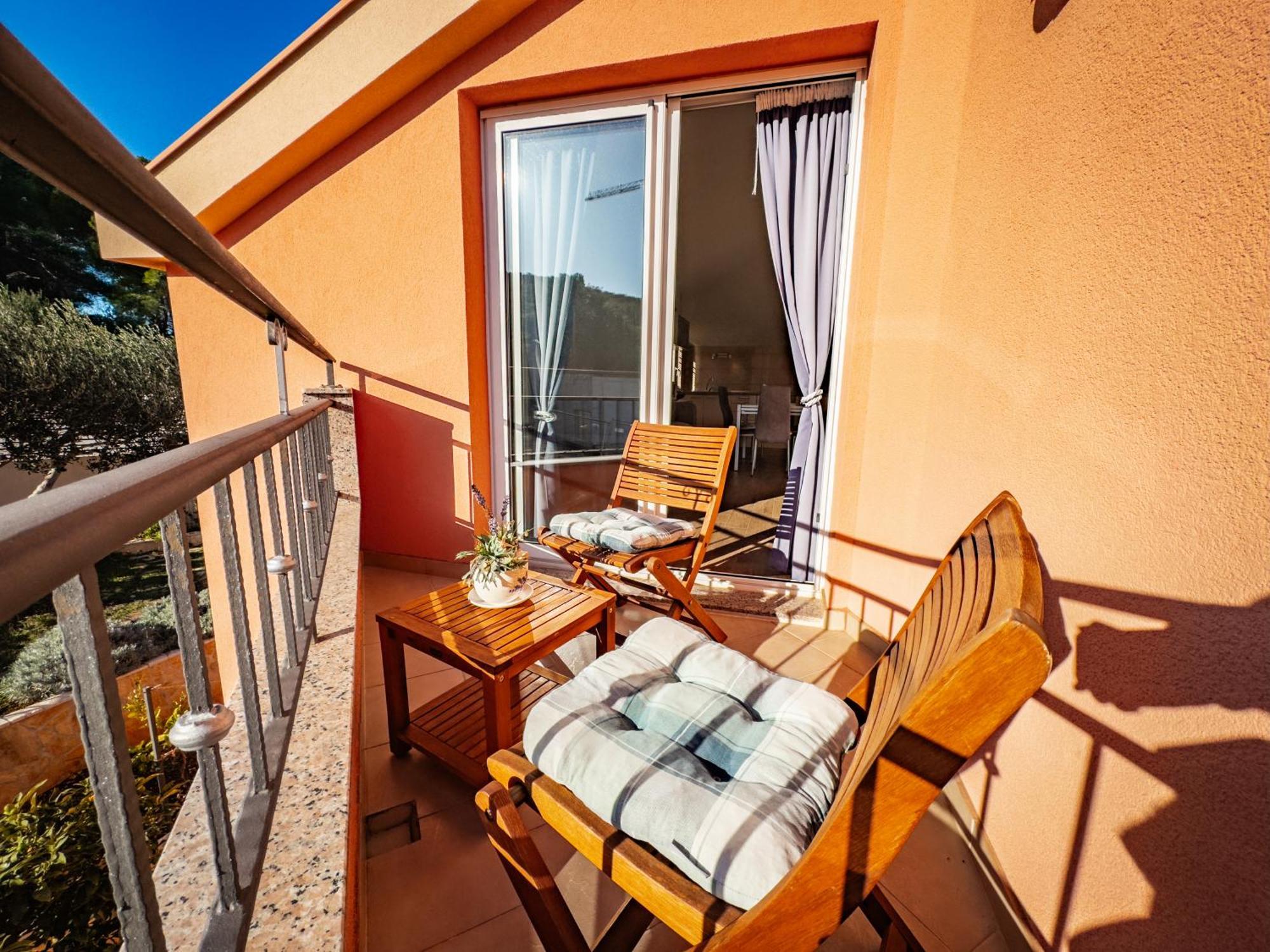 Regina Del Mare Apartment Slatine Luaran gambar