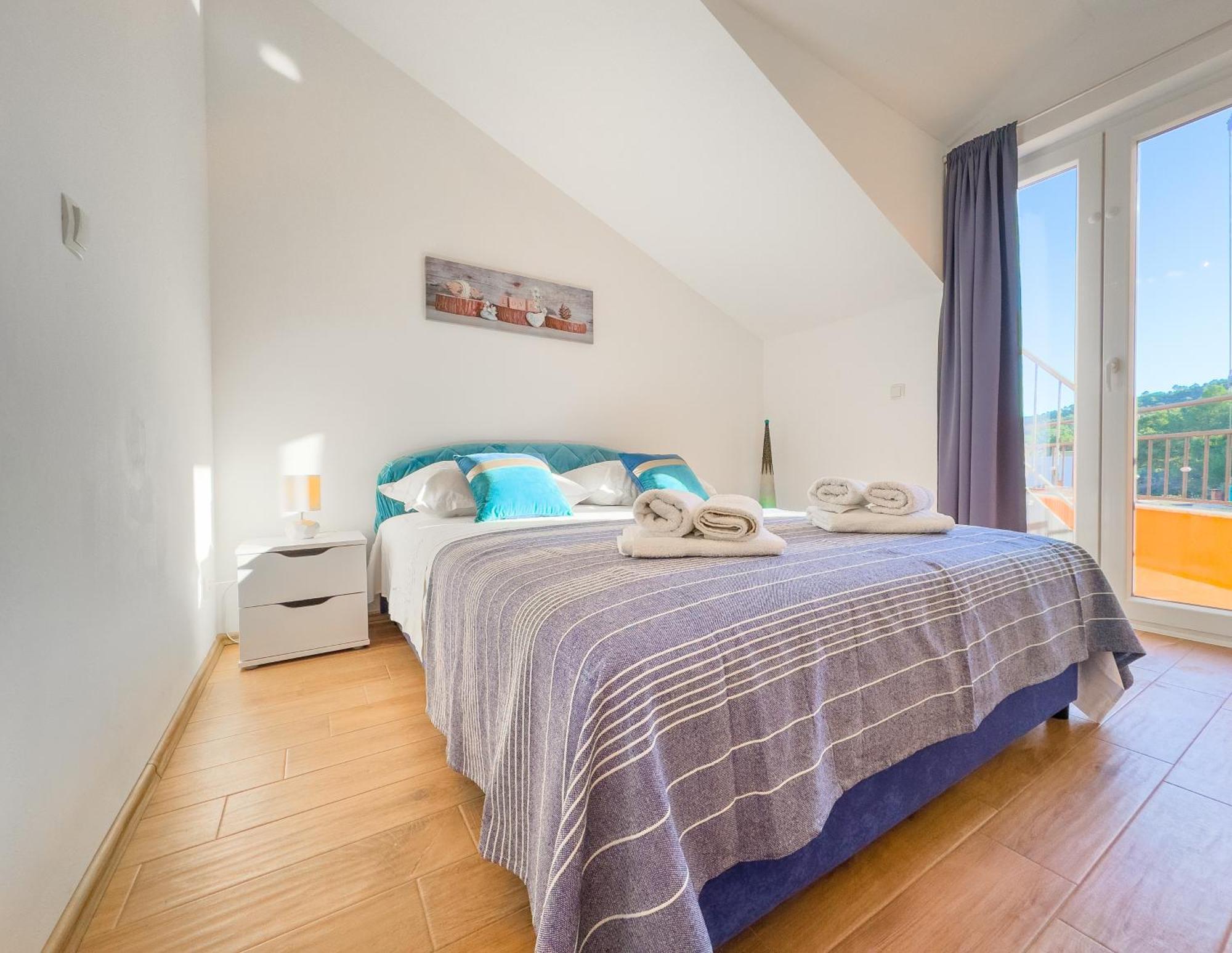 Regina Del Mare Apartment Slatine Luaran gambar