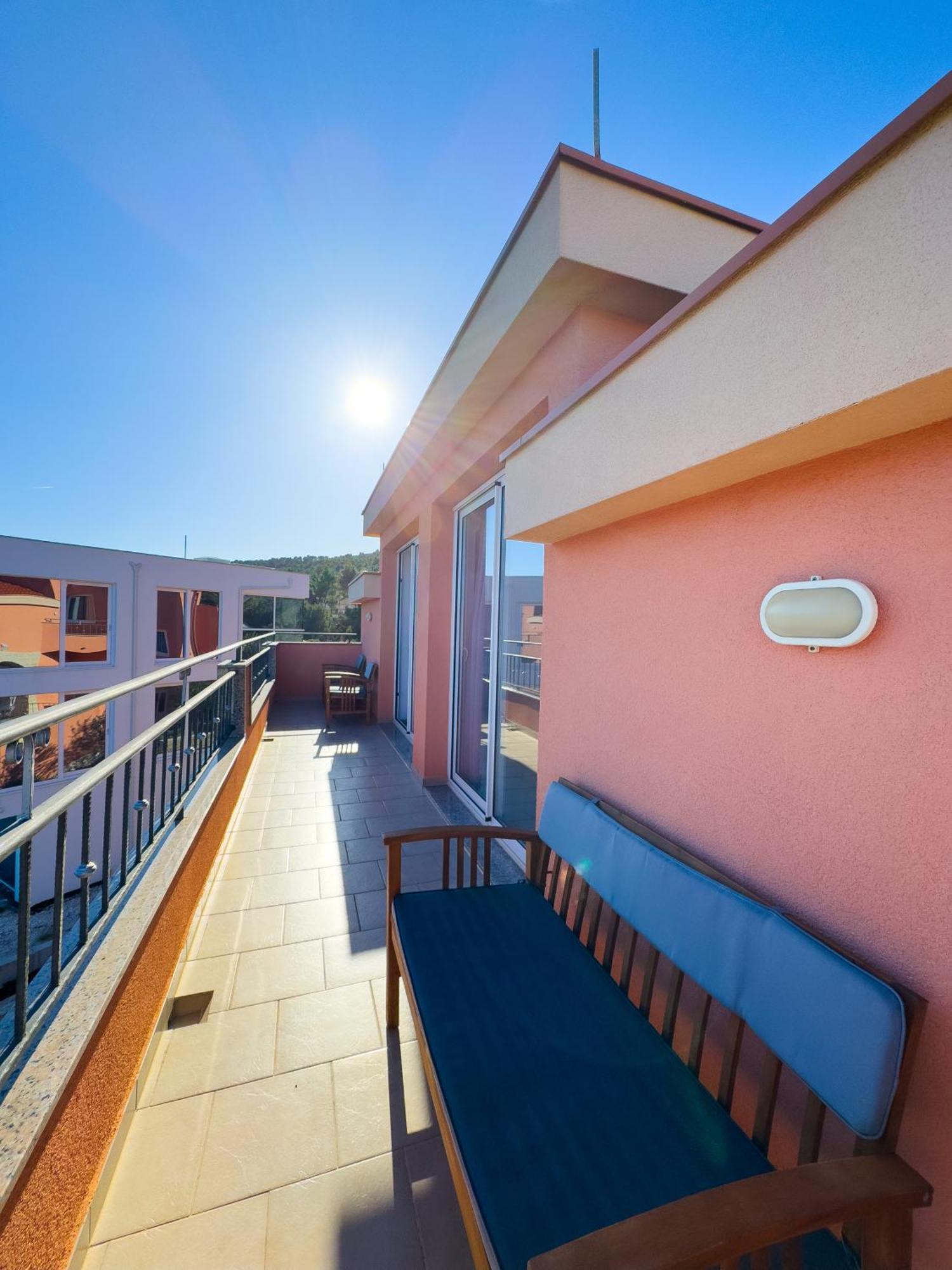 Regina Del Mare Apartment Slatine Luaran gambar