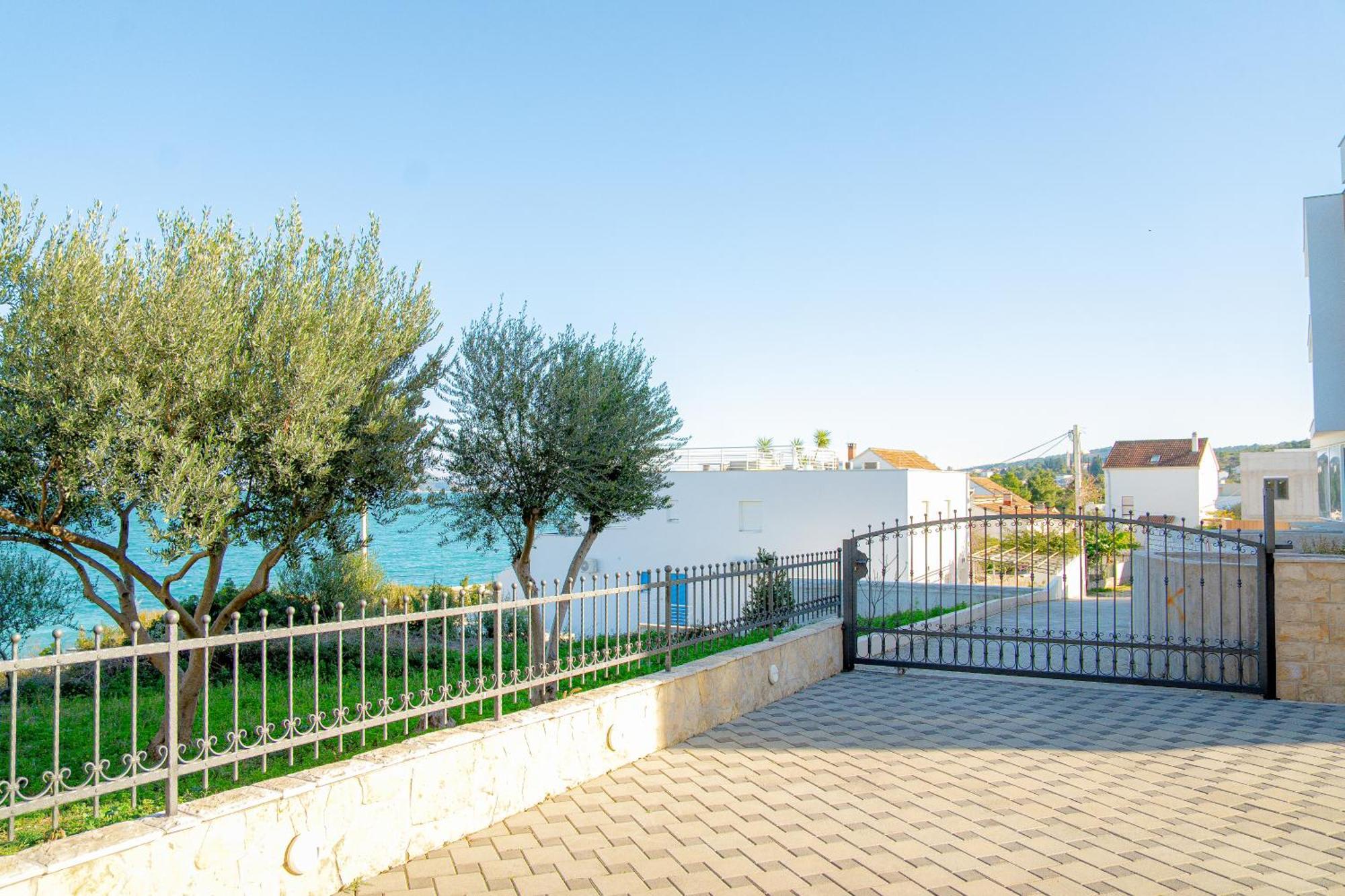 Regina Del Mare Apartment Slatine Luaran gambar